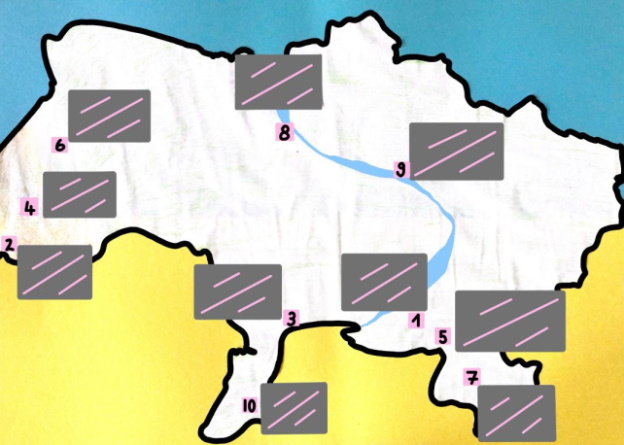 Karte der Ukraine, auf der Städtenamen verdeckt sind.