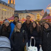 Die AG Didaktik zusammen auf dem Weihnachtsmarkt in Karlsruhe