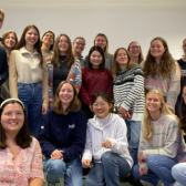 Gruppenfoto von allen Studierenden am Standort Regensburg beim Kennenlerntreffen