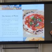 Italienische Studentin präsentiert italienisches Essen