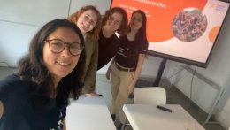 Europa macht Schule in Paris - Gruppenfoto von 4 Studierenden