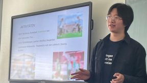 Xi, chinesischer Student, bei seiner Projektdurchführung in Leverkusen